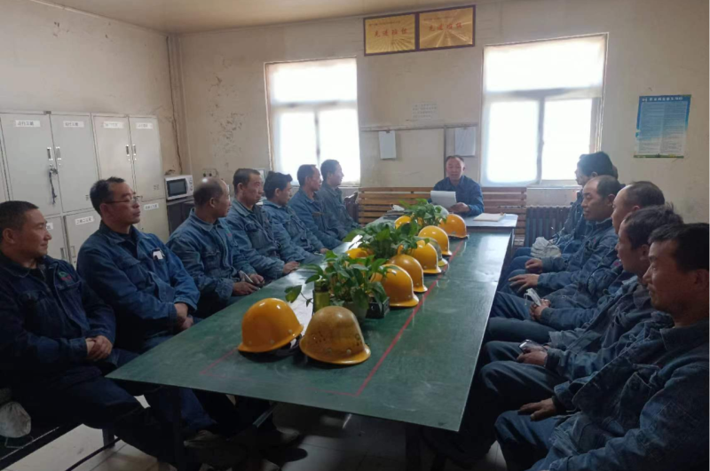 凝心聚力 穩(wěn)中求進 &mdash;&mdash;工投公司電解一車間運行三班全力以赴做好安全生產(chǎn)工作