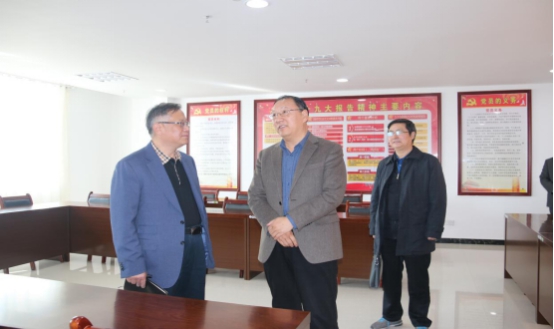 省委常委、省總工會主席馬吉孝等一行蒞臨青海物產(chǎn)集團(tuán)公司視察，調(diào)研指導(dǎo)道路貨運企業(yè)建會、貨運司機(jī)入會等工作