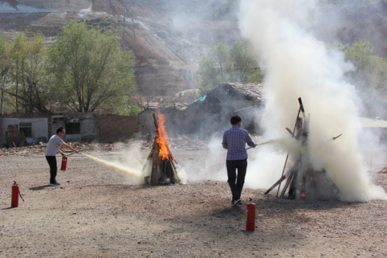 省三建公司&ldquo;安全生產(chǎn)月&rdquo;舉行消防應(yīng)急專項(xiàng)演練